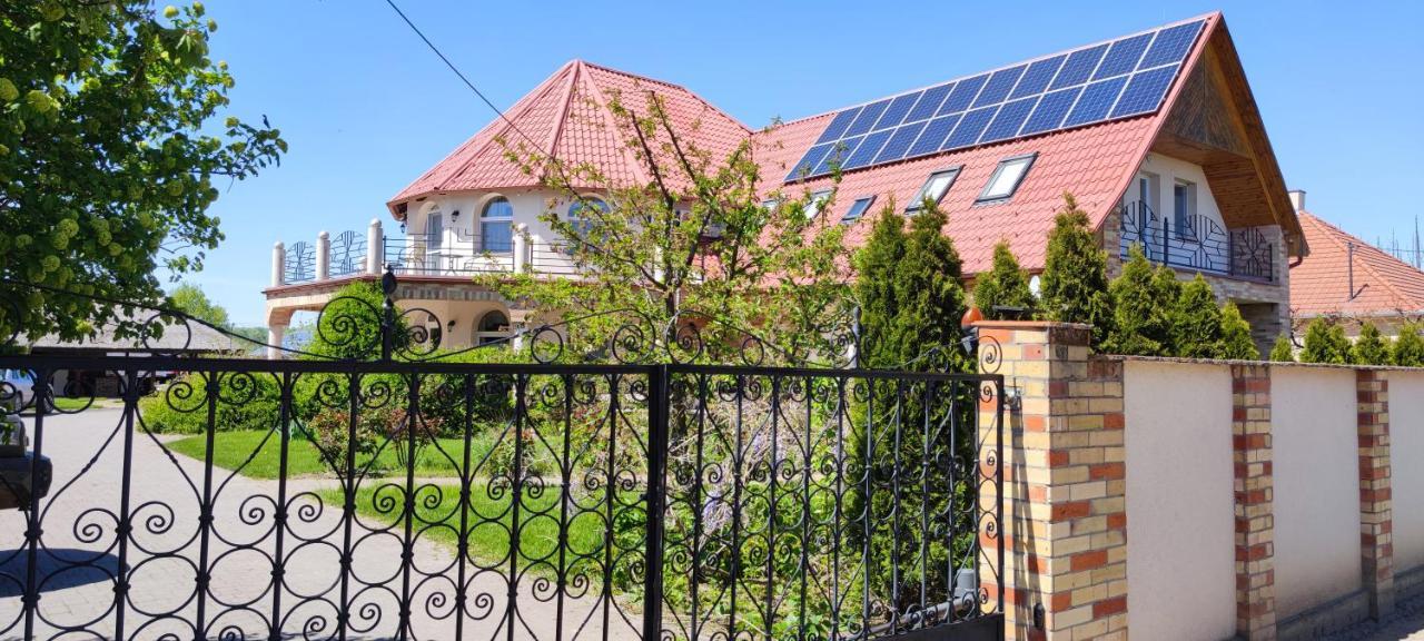 Village Garden Family Guest House Tiszakanyár المظهر الخارجي الصورة
