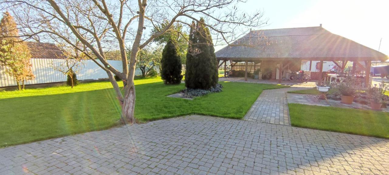 Village Garden Family Guest House Tiszakanyár المظهر الخارجي الصورة