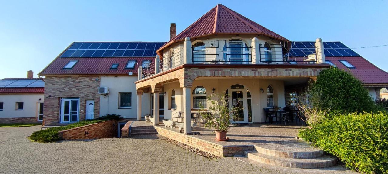 Village Garden Family Guest House Tiszakanyár المظهر الخارجي الصورة