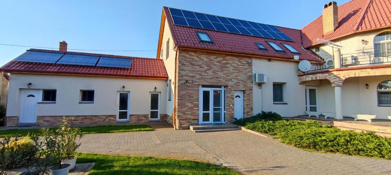 Village Garden Family Guest House Tiszakanyár المظهر الخارجي الصورة