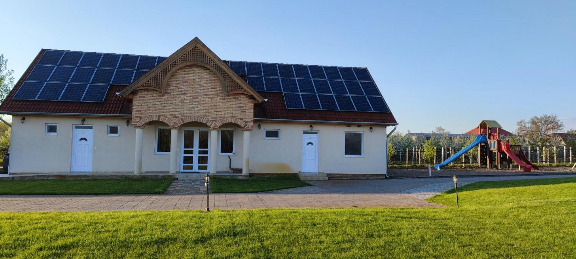 Village Garden Family Guest House Tiszakanyár الغرفة الصورة
