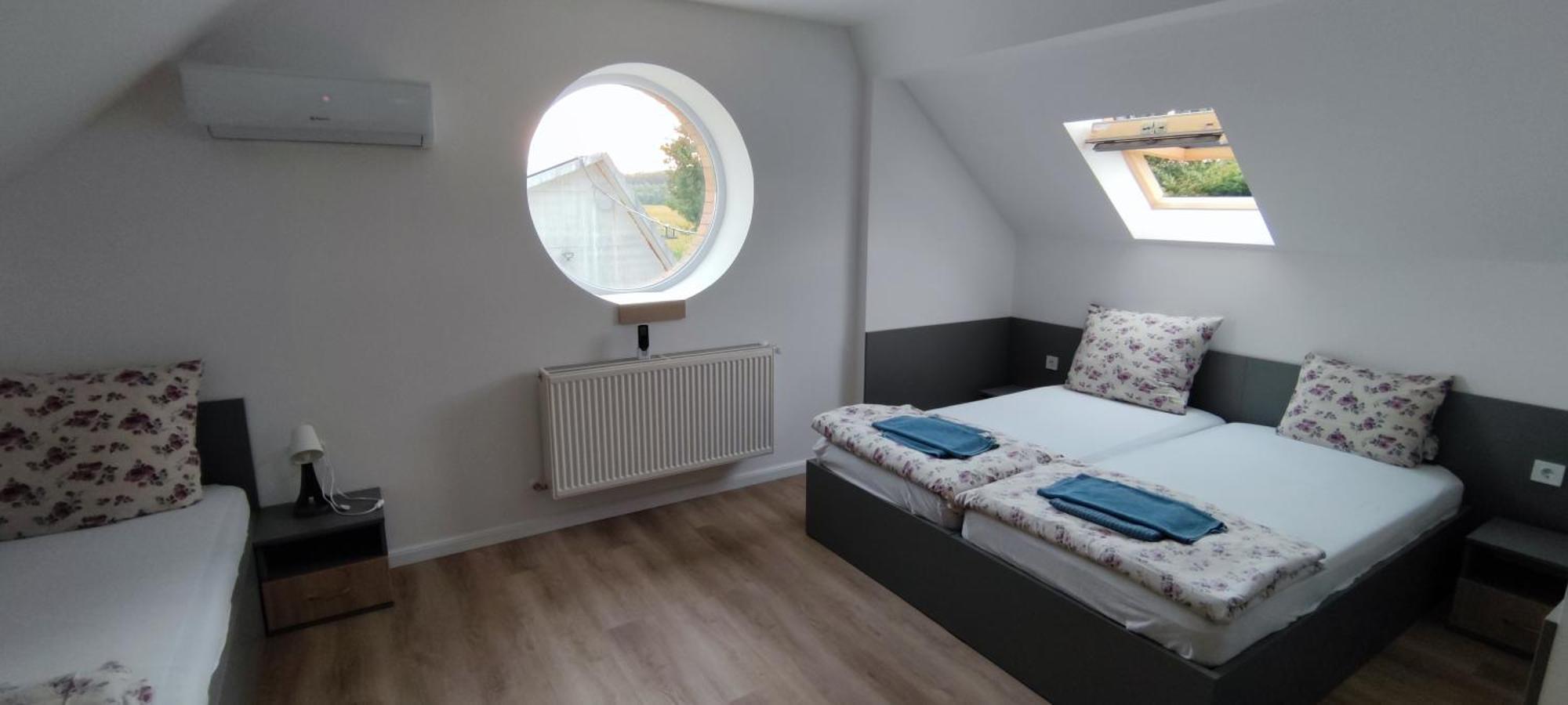 Village Garden Family Guest House Tiszakanyár الغرفة الصورة