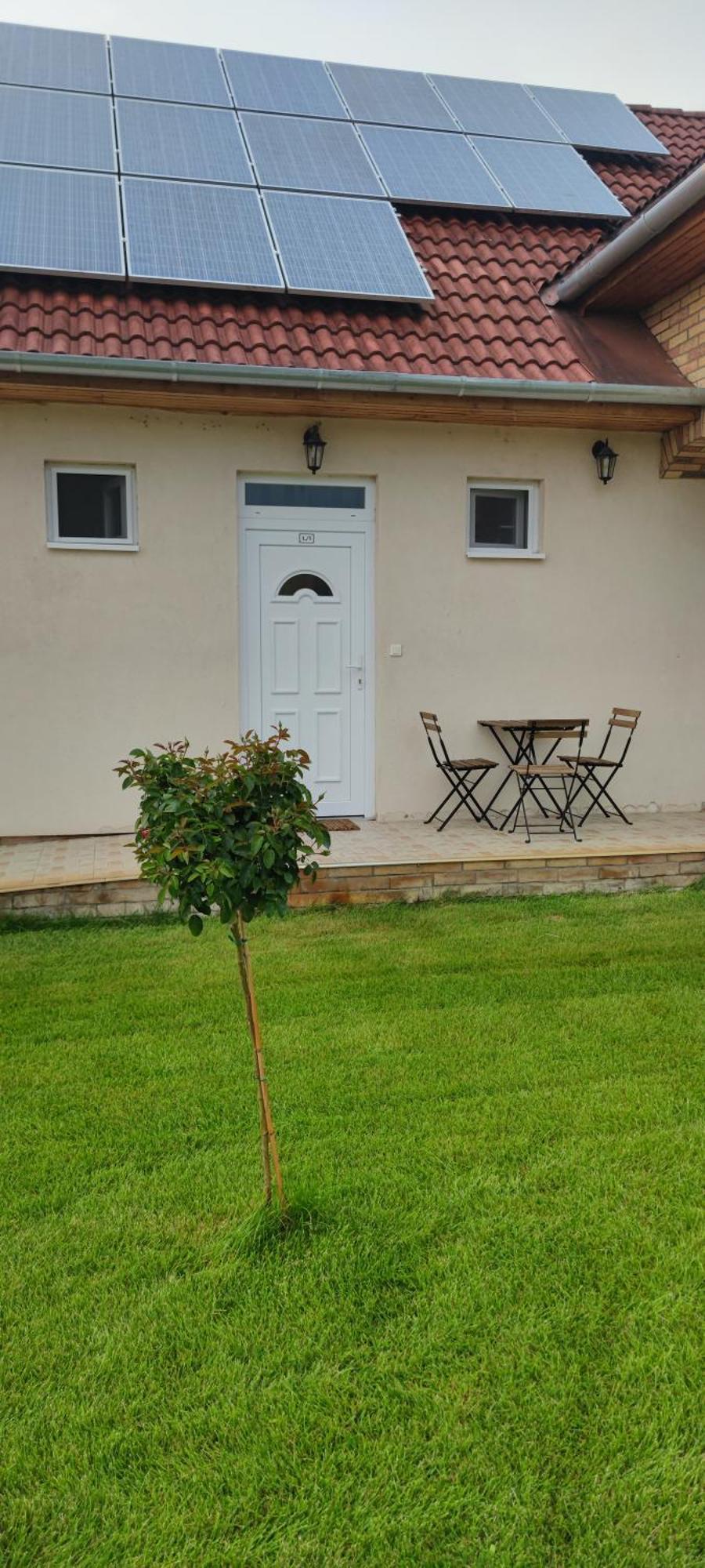 Village Garden Family Guest House Tiszakanyár الغرفة الصورة